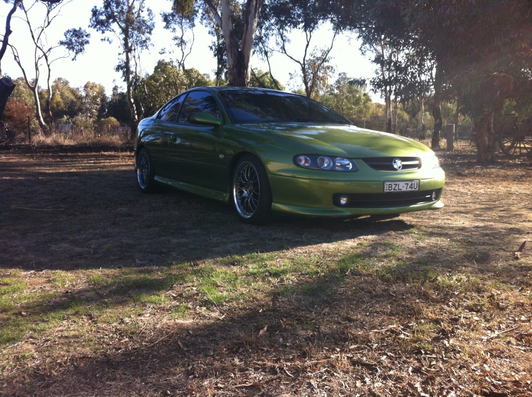 2002 Holden MONARO CV8