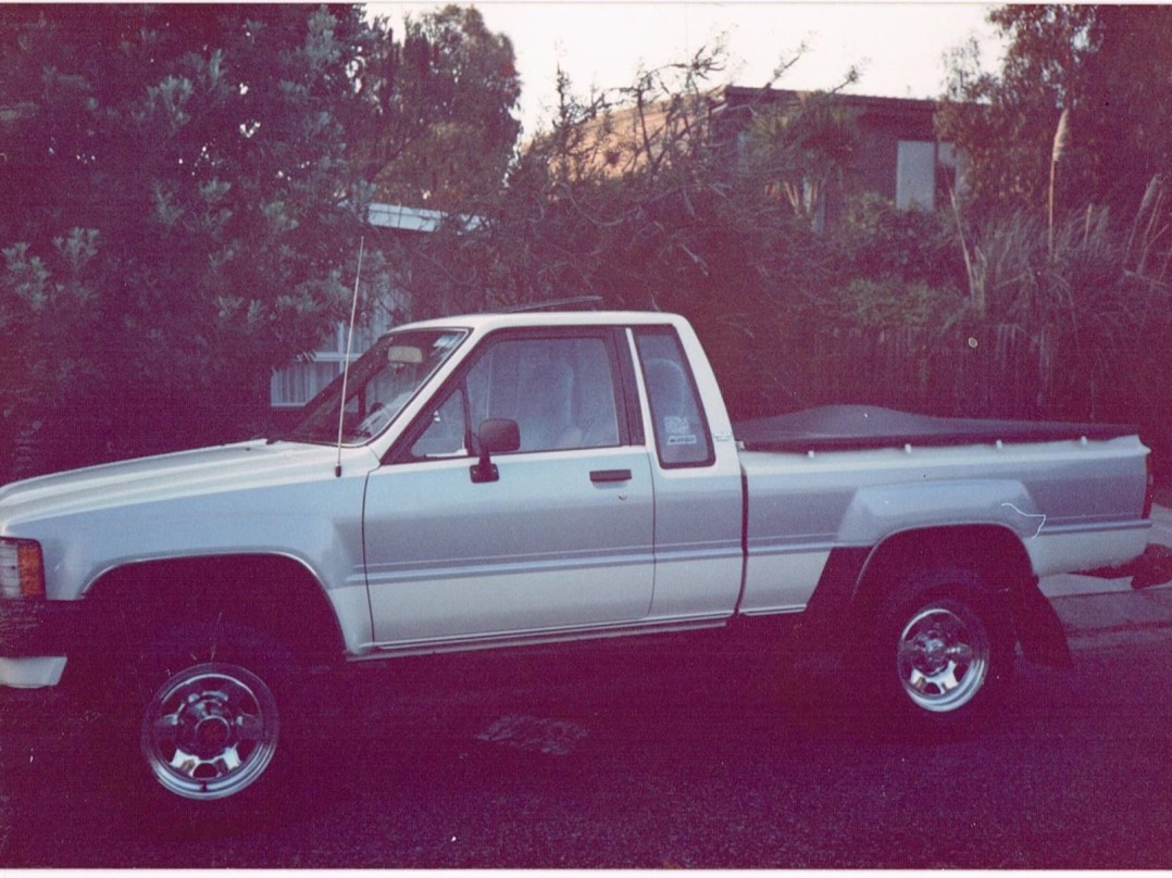 1984 Toyota HILUX (4x4)