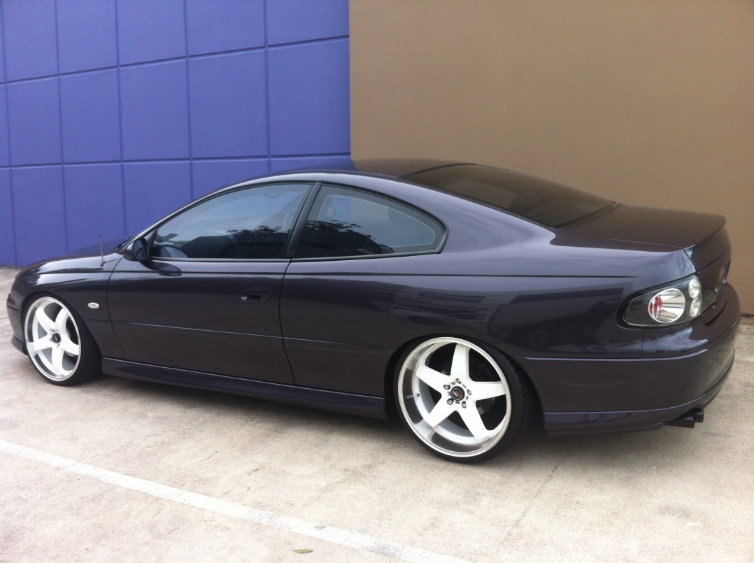 2003 Holden MONARO CV8