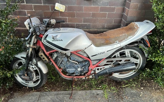 1990 Honda 248cc VT250F