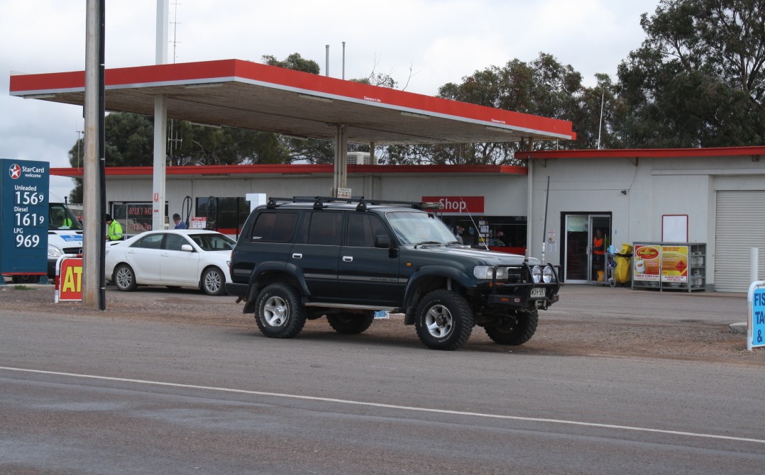1996 Toyota LANDCRUISER (4x4)