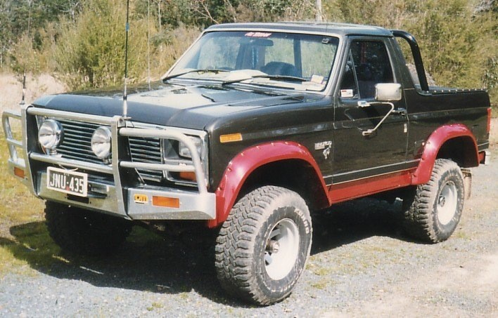 1984 Ford BRONCO (4X4)