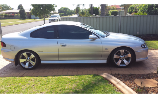 2002 Holden MONARO CV8