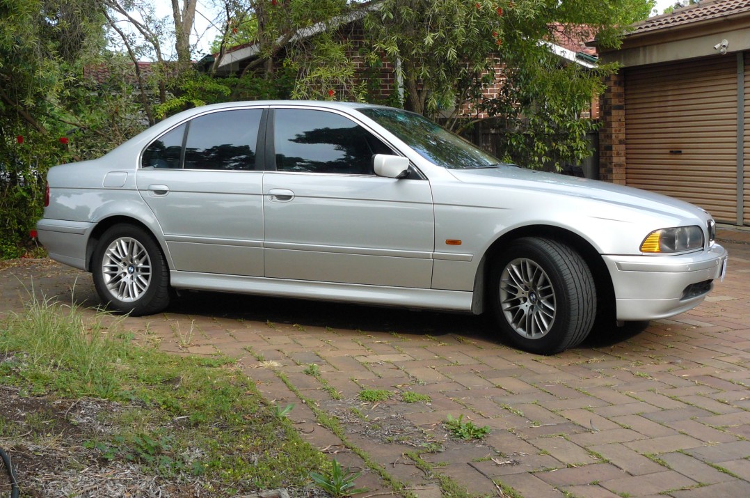 2001 BMW E39 530i