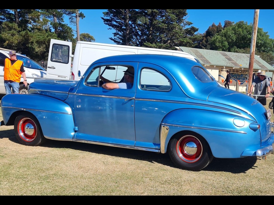 1948 Ford Super Deluxe