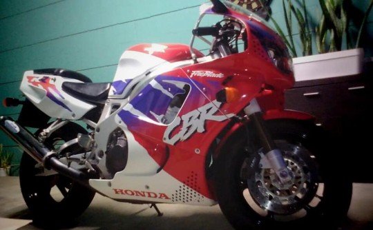 1995 Honda 893cc CBR900RR (FIREBLADE)