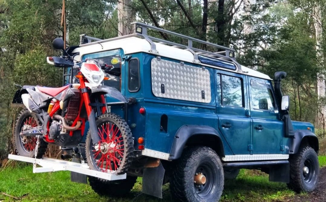 2000 Land Rover DEFENDER 110 (4x4)