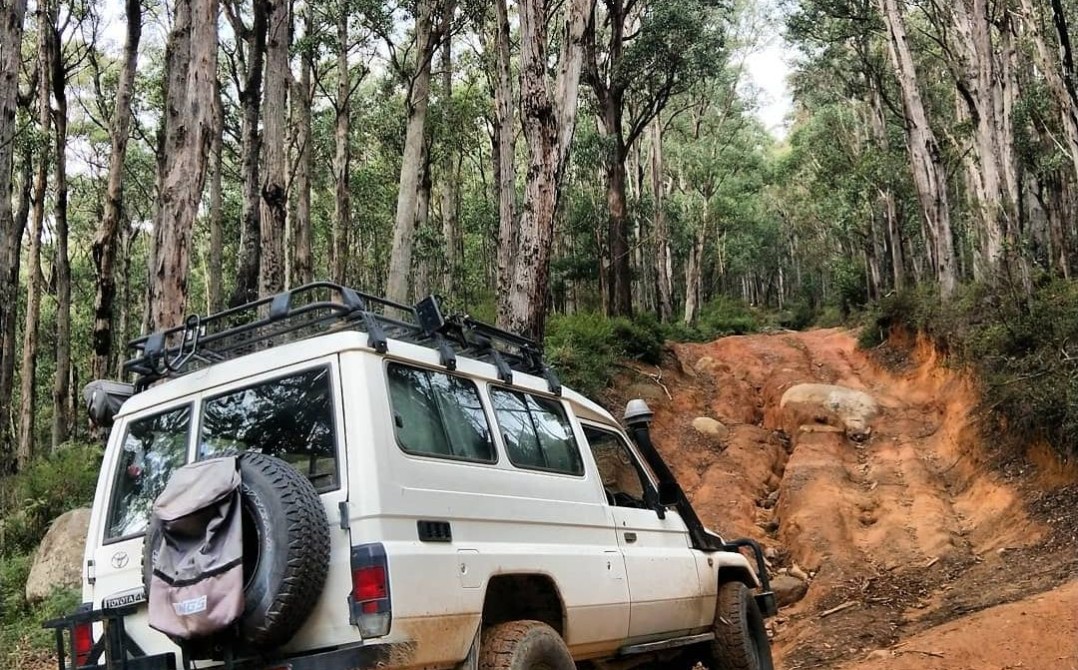 2005 Toyota LANDCRUISER (4x4) 11 SEAT