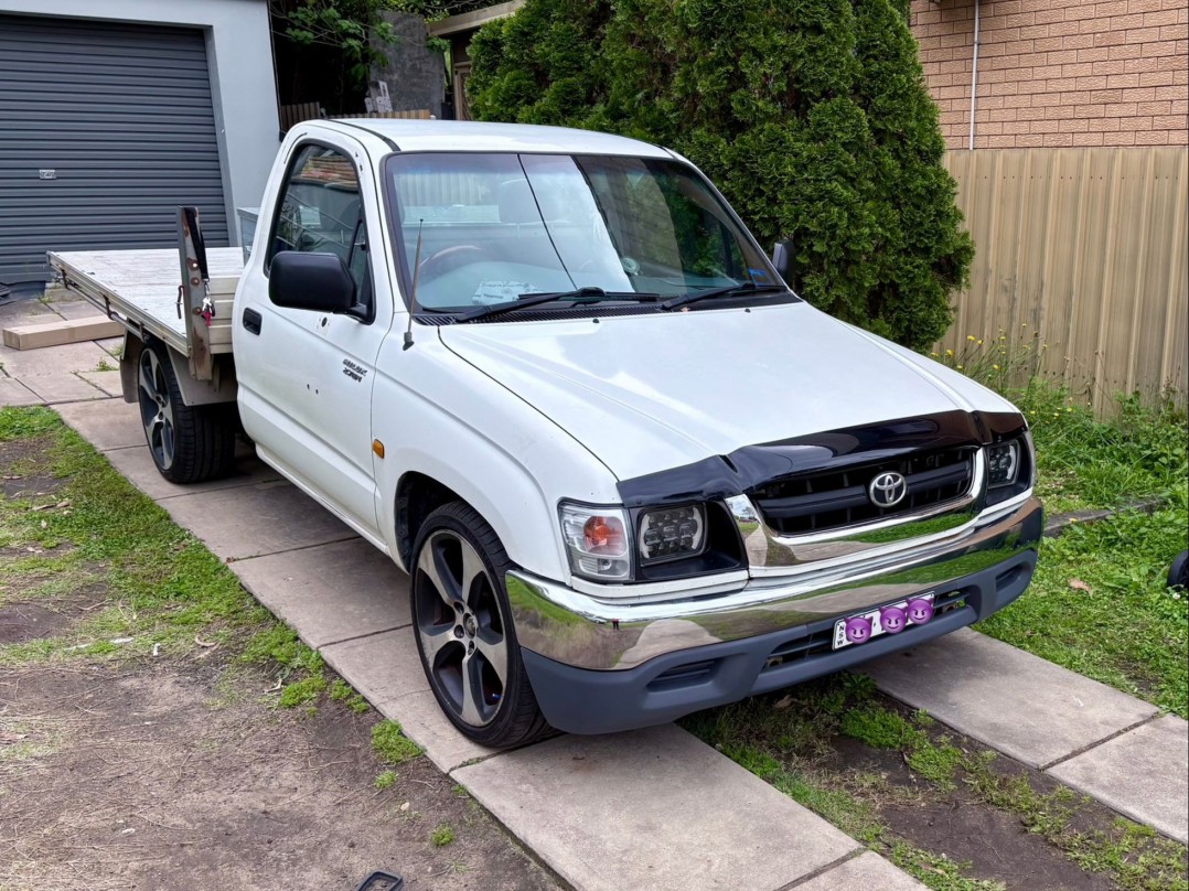2004 Toyota HILUX