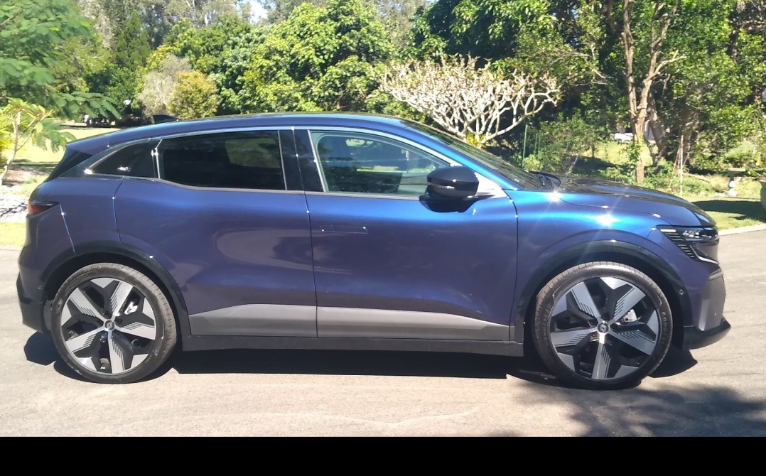 2024 Renault Megane e-tech Techno60