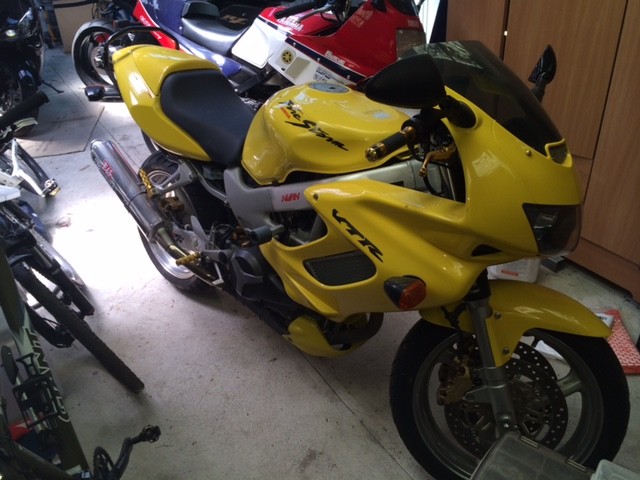 2000 Honda 996cc VTR1000F (FIRESTORM)