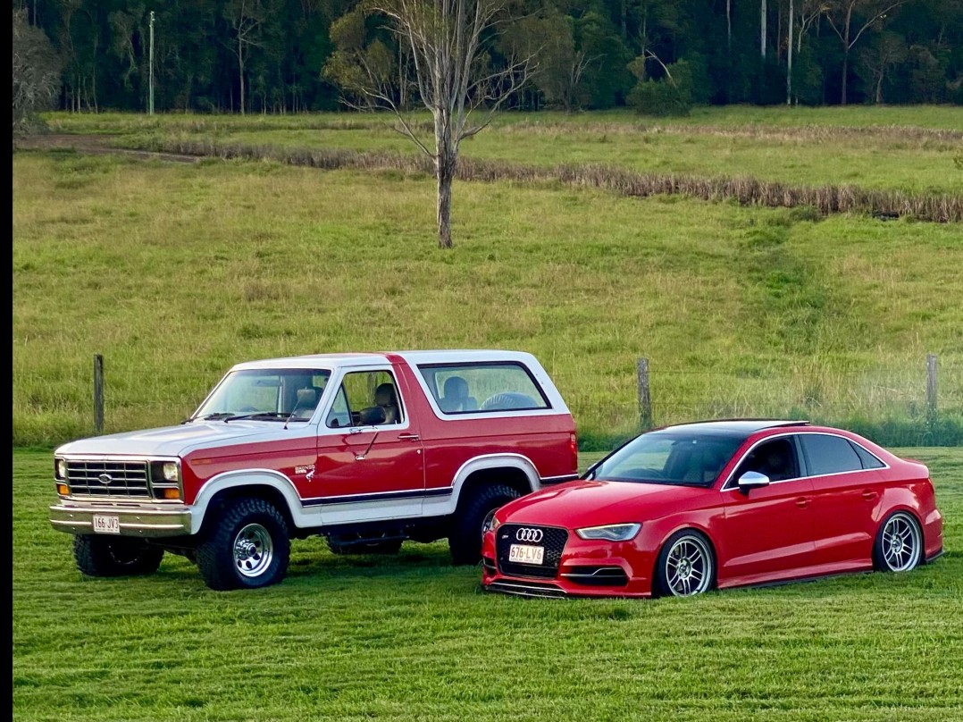 1983 Ford BRONCO (4X4)