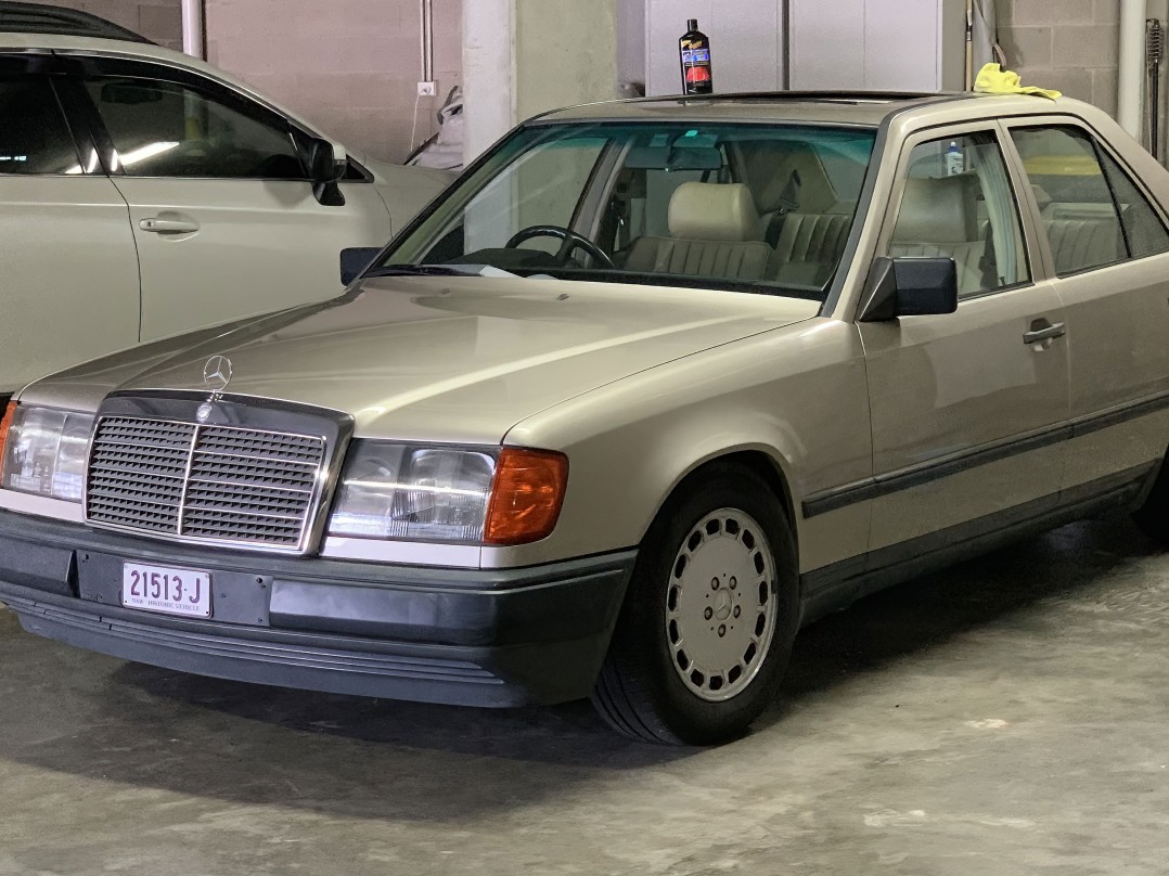 1989 Mercedes-Benz 260E