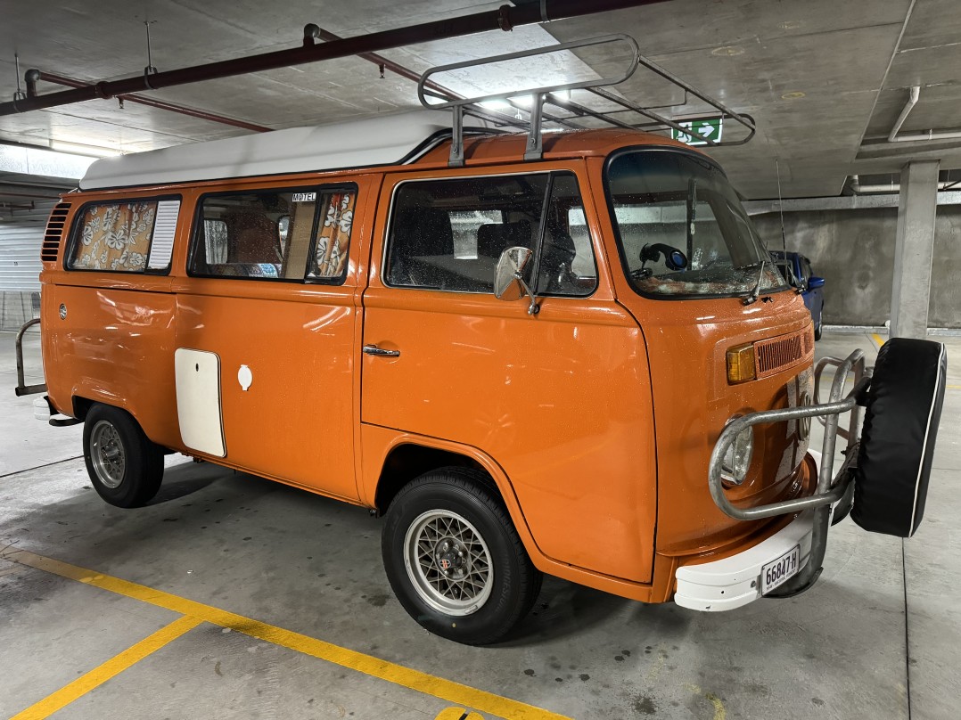 1976 Volkswagen KOMBI Campmobile Adventurer Deluxe