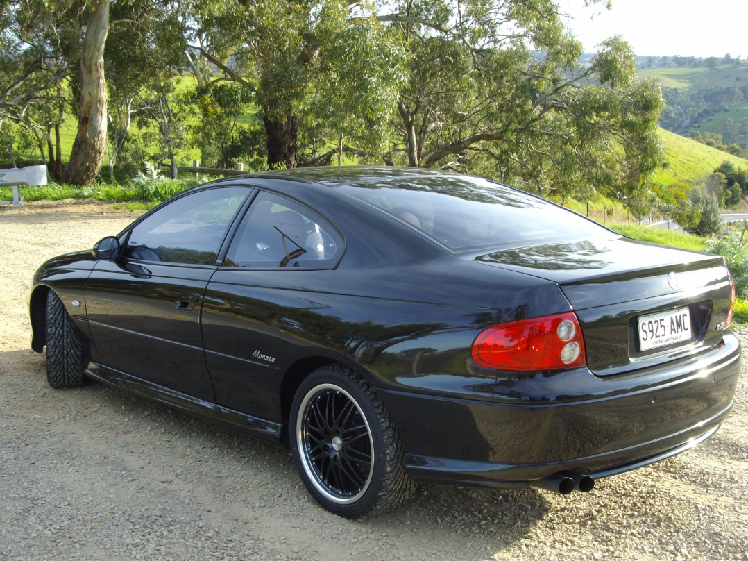 2004 Holden MONARO CV8