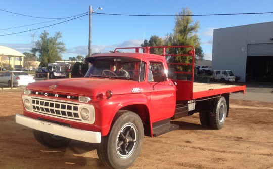 1965 Ford F700