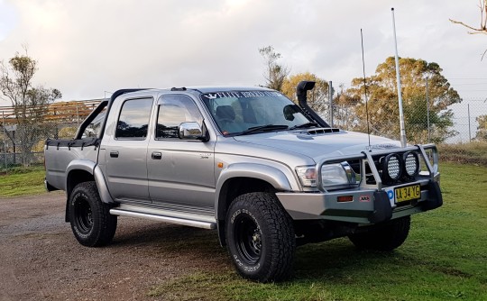 2004 Toyota HILUX SR5 (4x4)