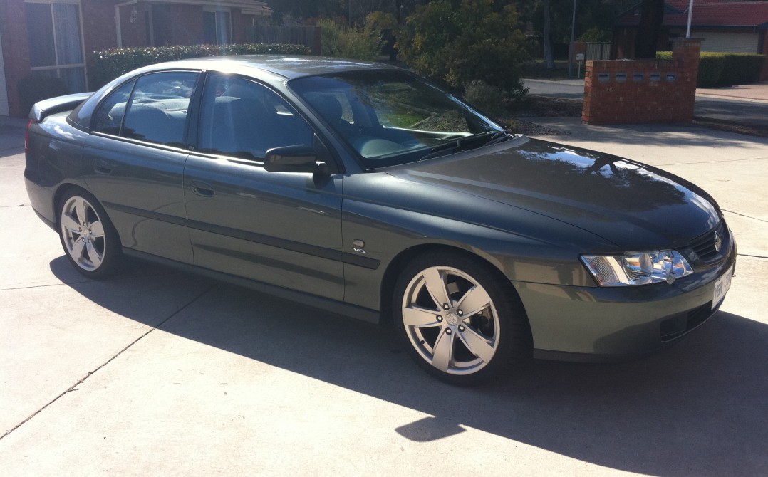 2003 Holden COMMODORE EXECUTIVE