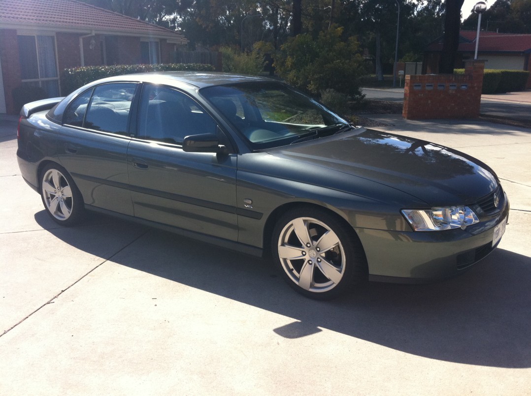 2003 Holden COMMODORE EXECUTIVE