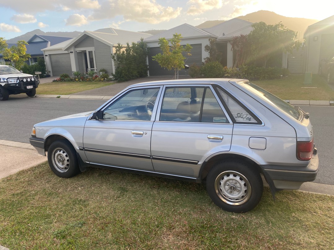 1989 Mazda 323