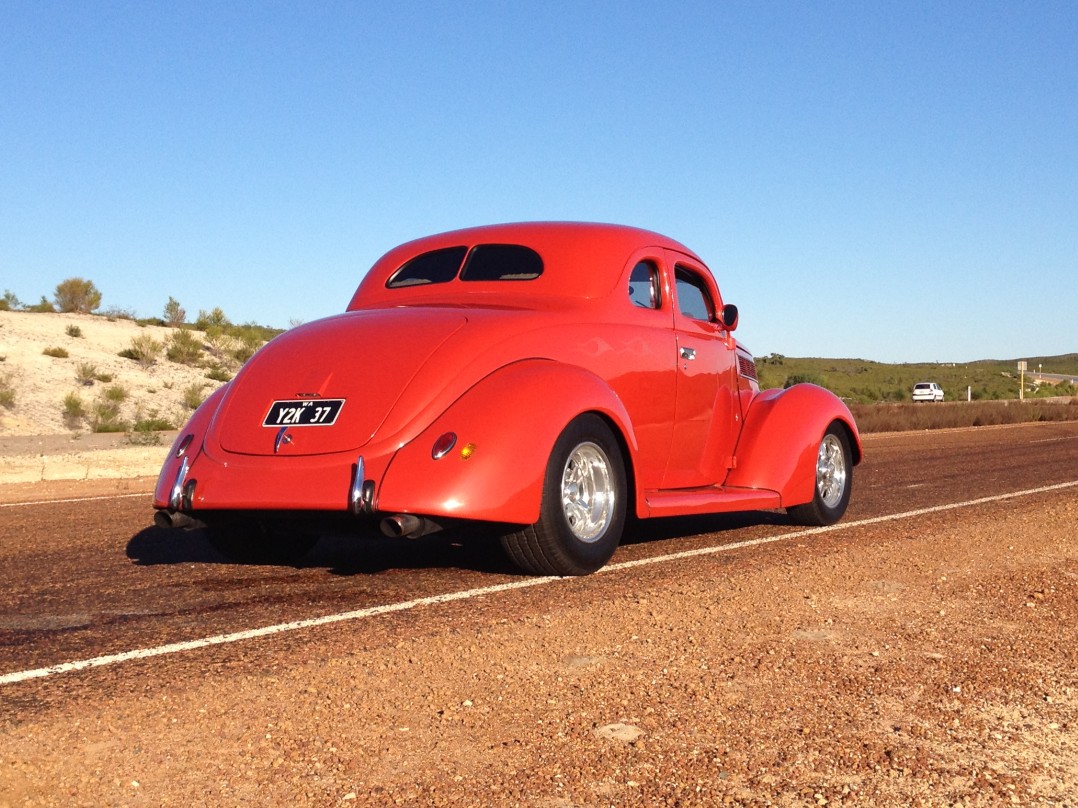 1937 Ford bussiness coupe