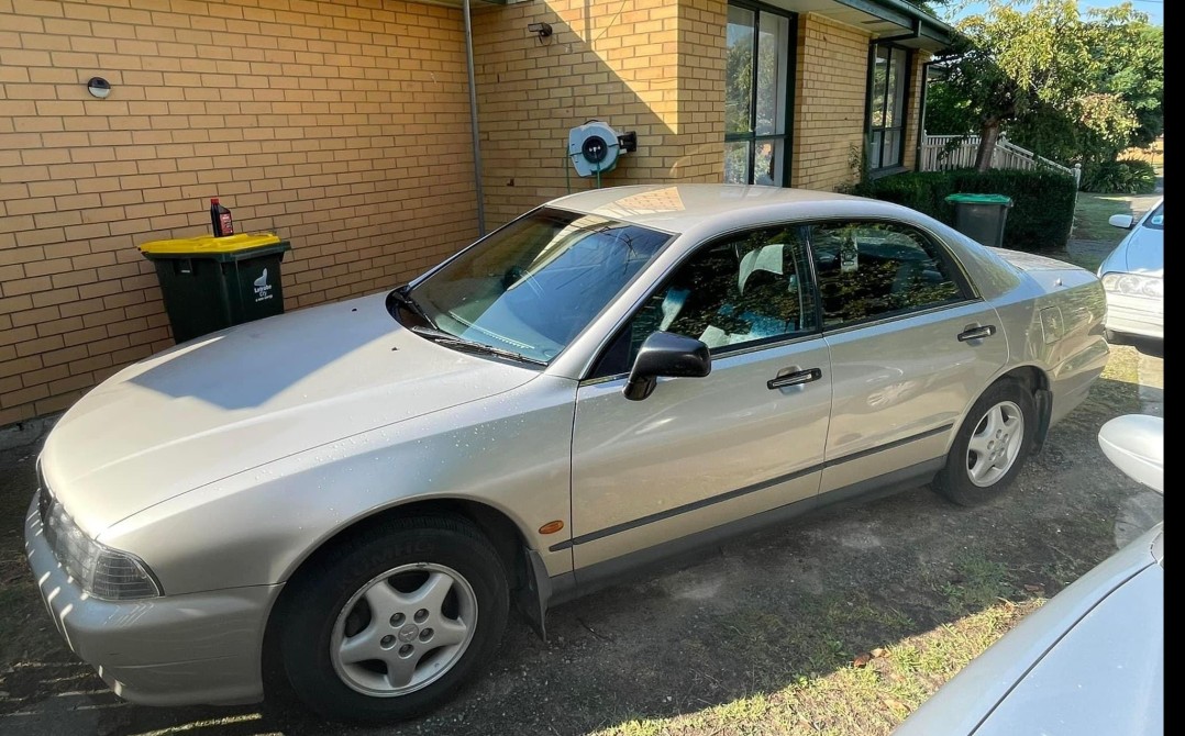 1996 Mitsubishi MAGNA EXECUTIVE
