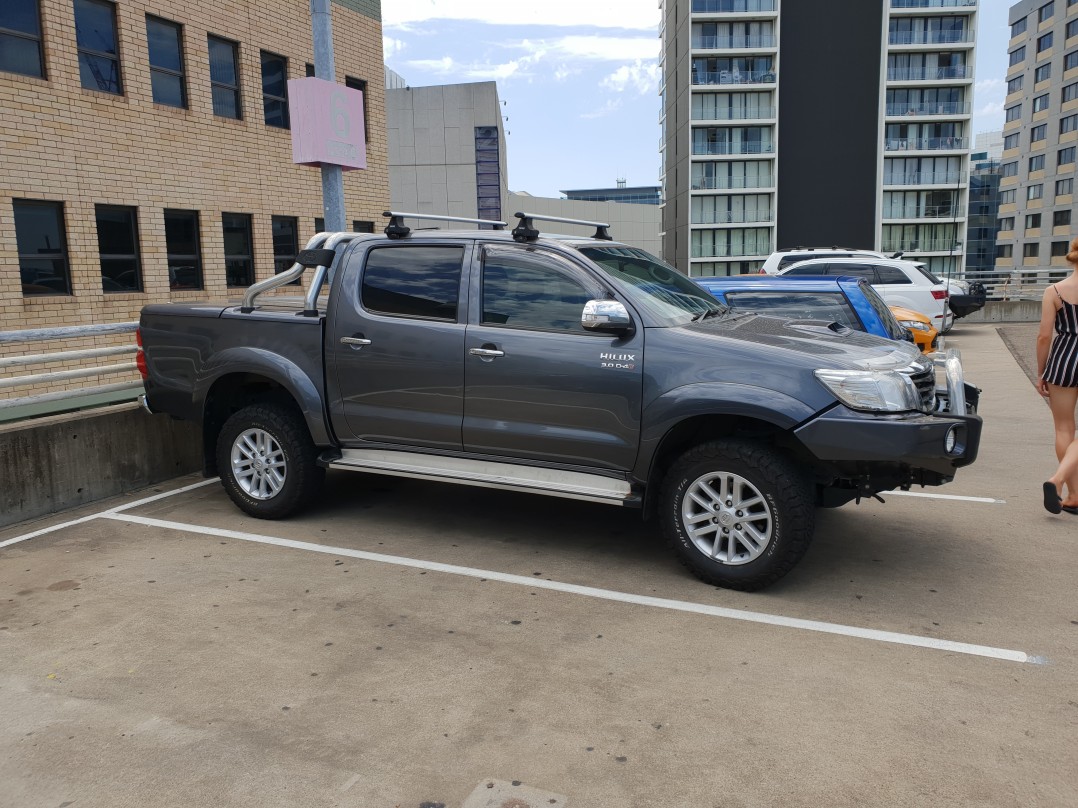 2013 Toyota HILUX SR5 (4x4)