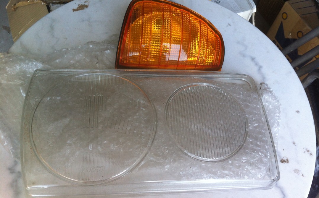 For Sale Mercedes Hub Caps and light 