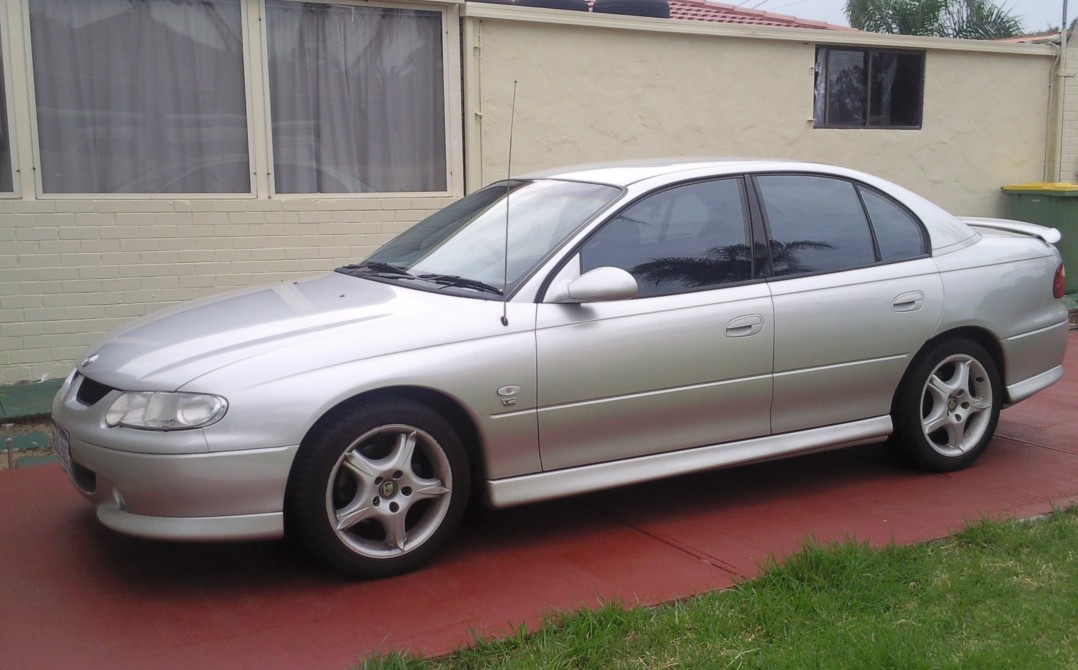 2001 Holden COMMODORE