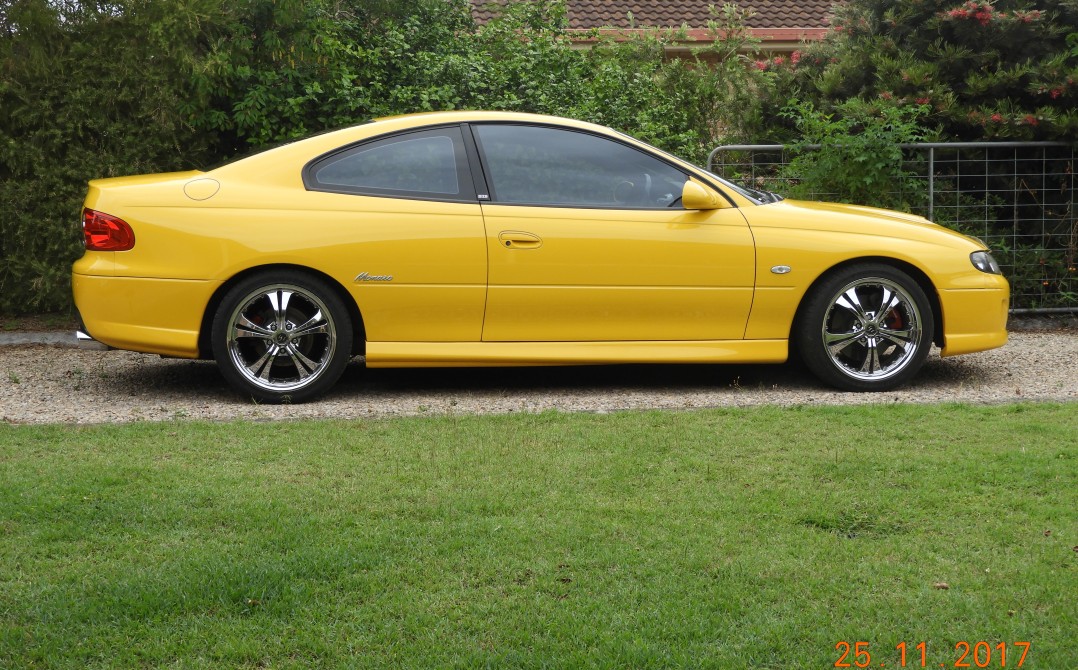 2004 Holden MONARO CV8