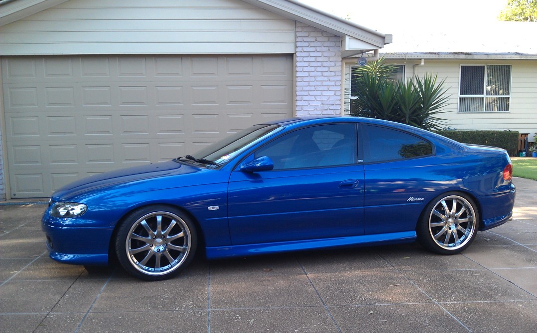 2004 Holden MONARO CV8
