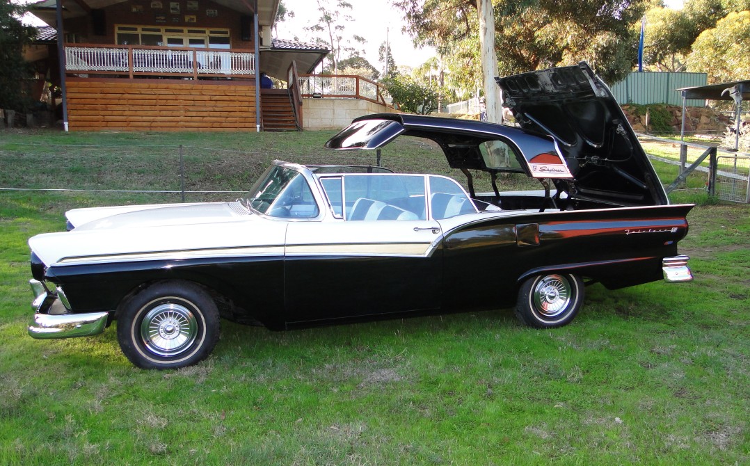 1957 Ford Fairlane 500 Skyliner