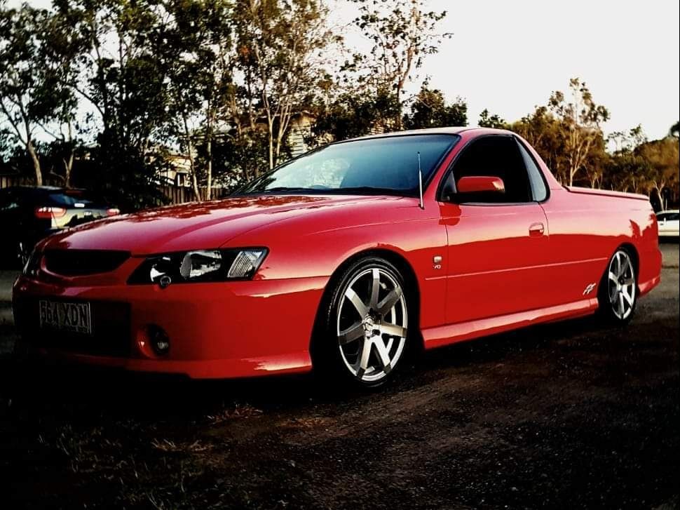 2004 Holden COMMODORE