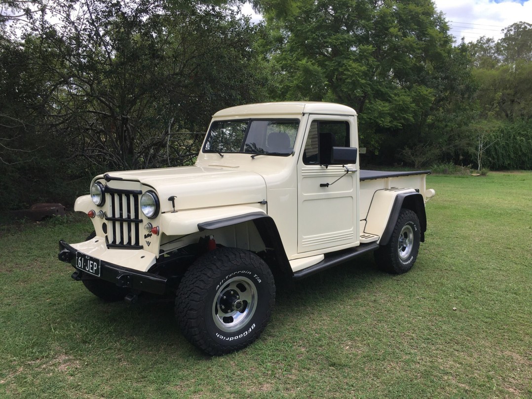 1961 Willys flatbed - Michaelps - Shannons Club