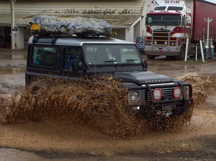2015 Land Rover DEFENDER (4x4)