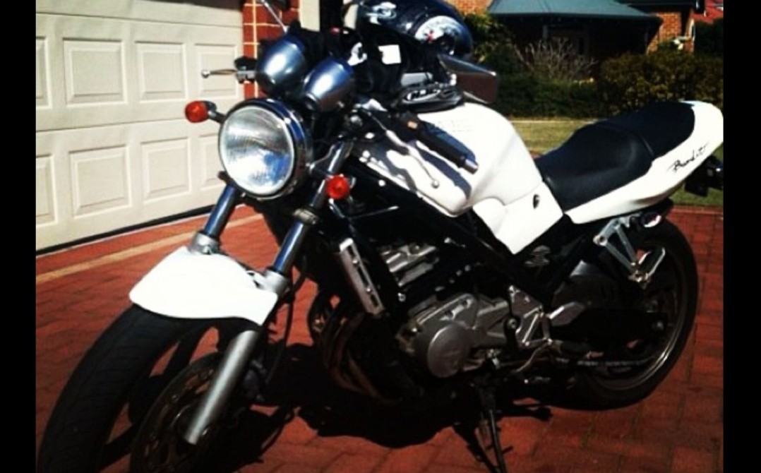 1989 Suzuki 248cc GSF250V (BANDIT)