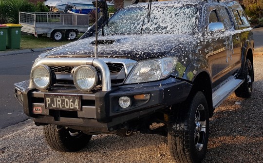 2010 Toyota HILUX SR5 (4x4)