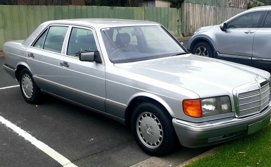 1990 Mercedes-Benz 300SE (W126) looking for more attention