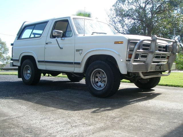 1984 Ford BRONCO (4X4)