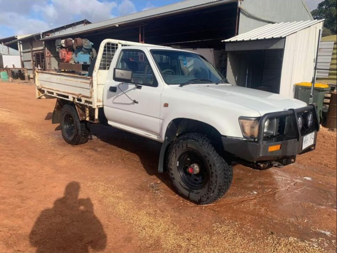 1995 Toyota HILUX (4x4)