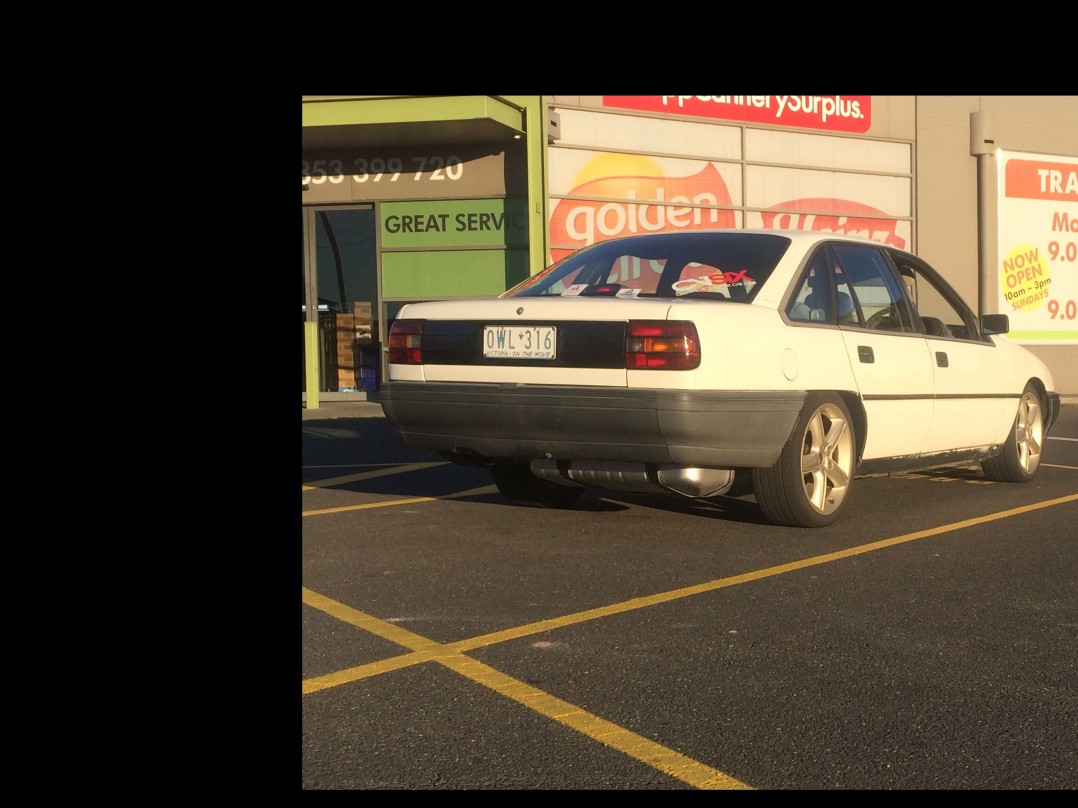 1989 Holden COMMODORE