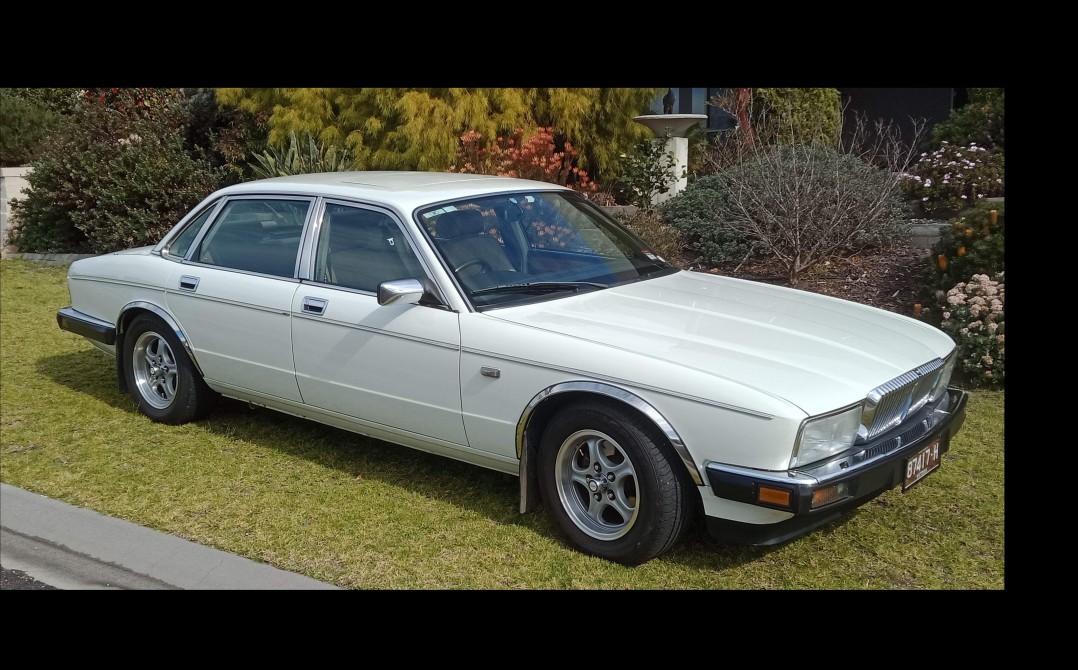 1990 Jaguar Daimler XJ40