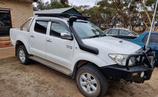 2010 Toyota HILUX SR5 (4x4)