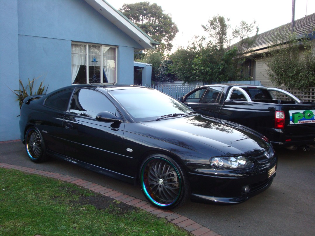 2004 Holden MONARO CV8