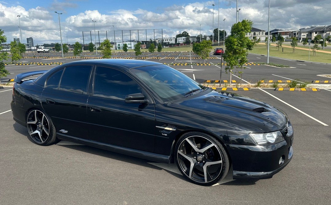 2005 Holden COMMODORE