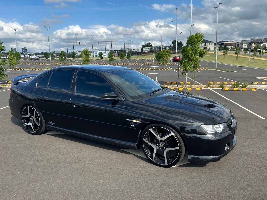 2005 Holden COMMODORE