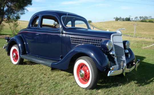 1935 Ford 48 Series  5 Window Deluxe Coupe