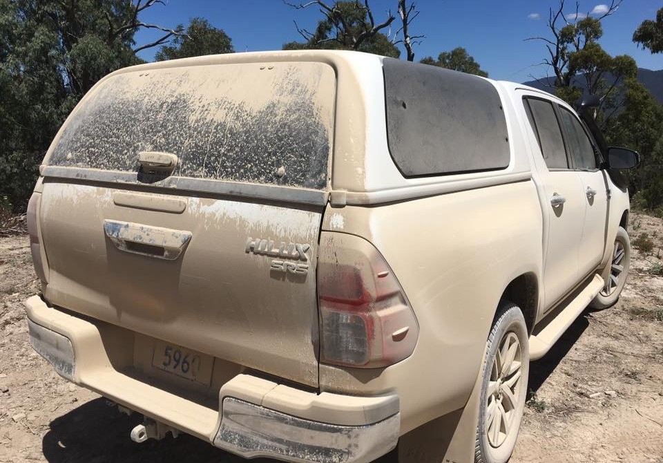 2016 Toyota HILUX SR5 (4x4)