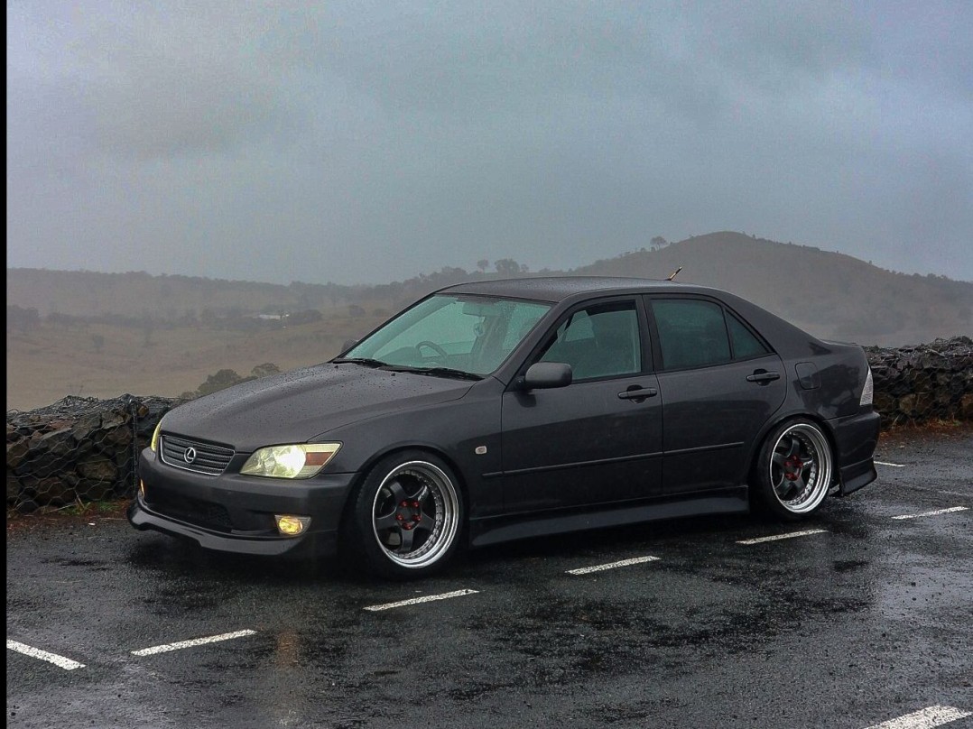 2000 Lexus IS200
