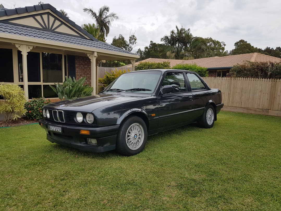 1990 BMW E30 318is